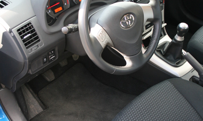 BM Toyota Corolla XRS - int 1