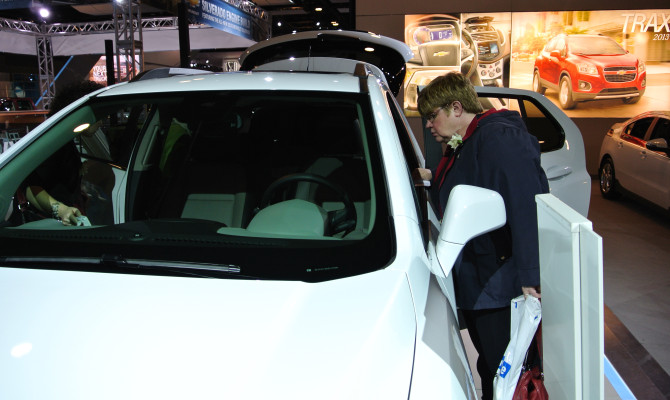 Tracy Graham looks at a VW as a potential candidate for a spot on her driveway (Photo: Alexandra Straub)